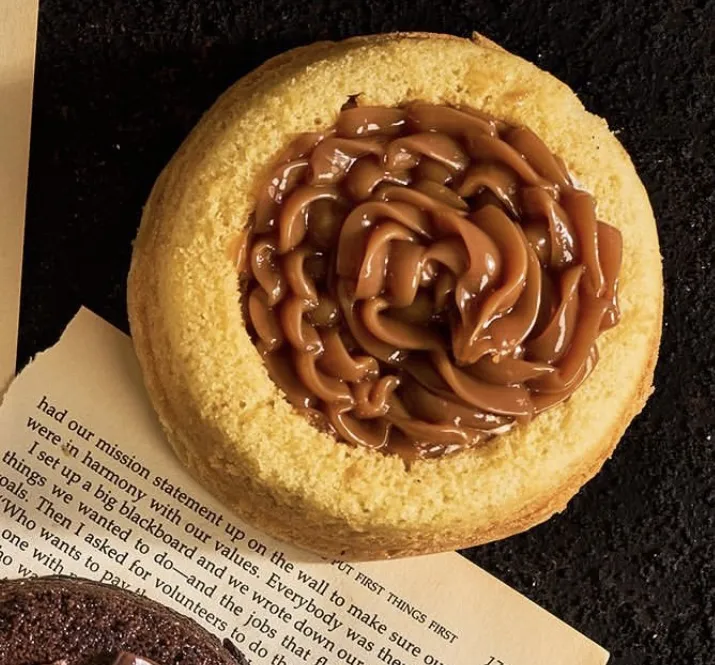 Oat Volcano cake -Lotus