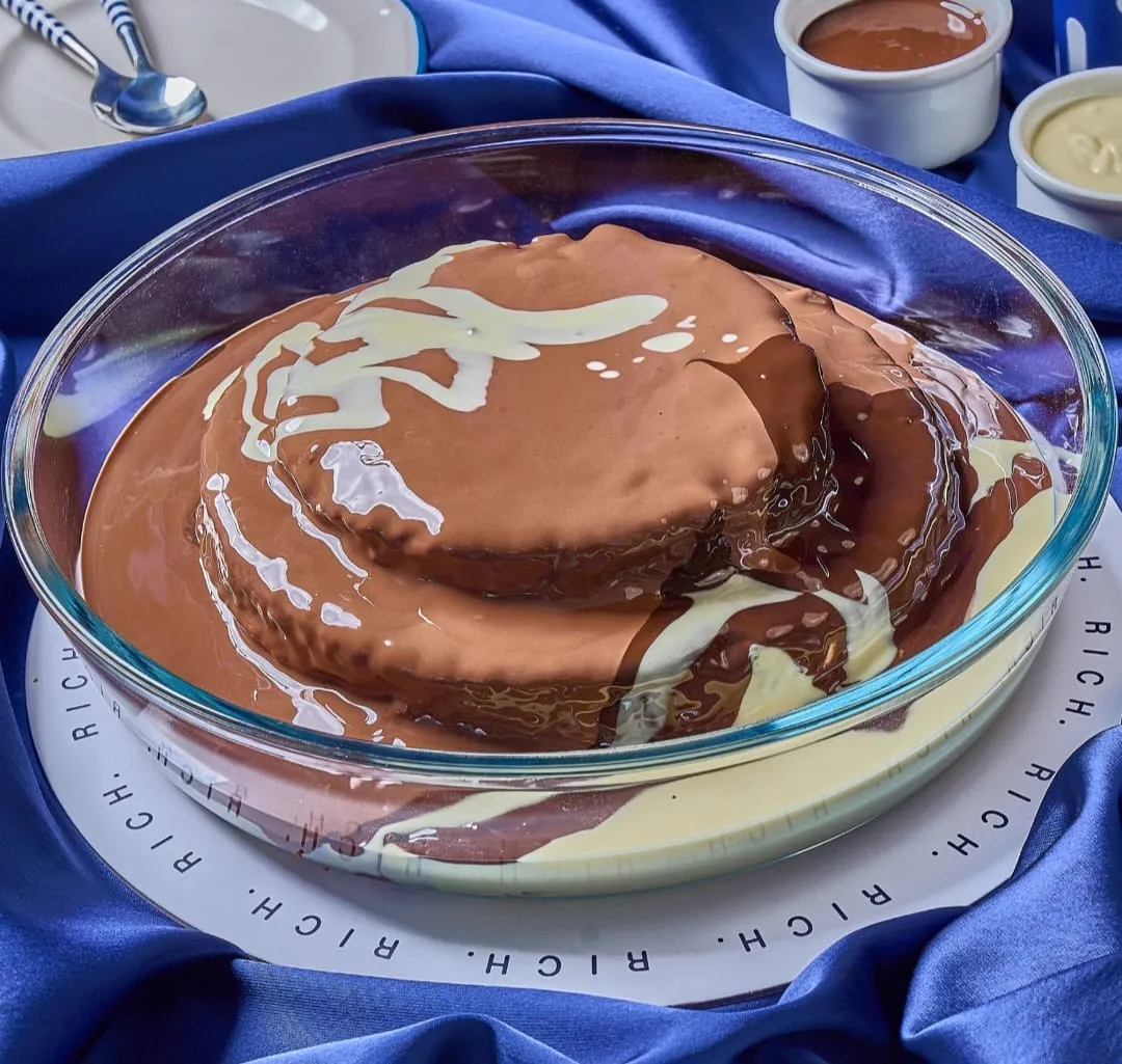 triple chocolate warm cake