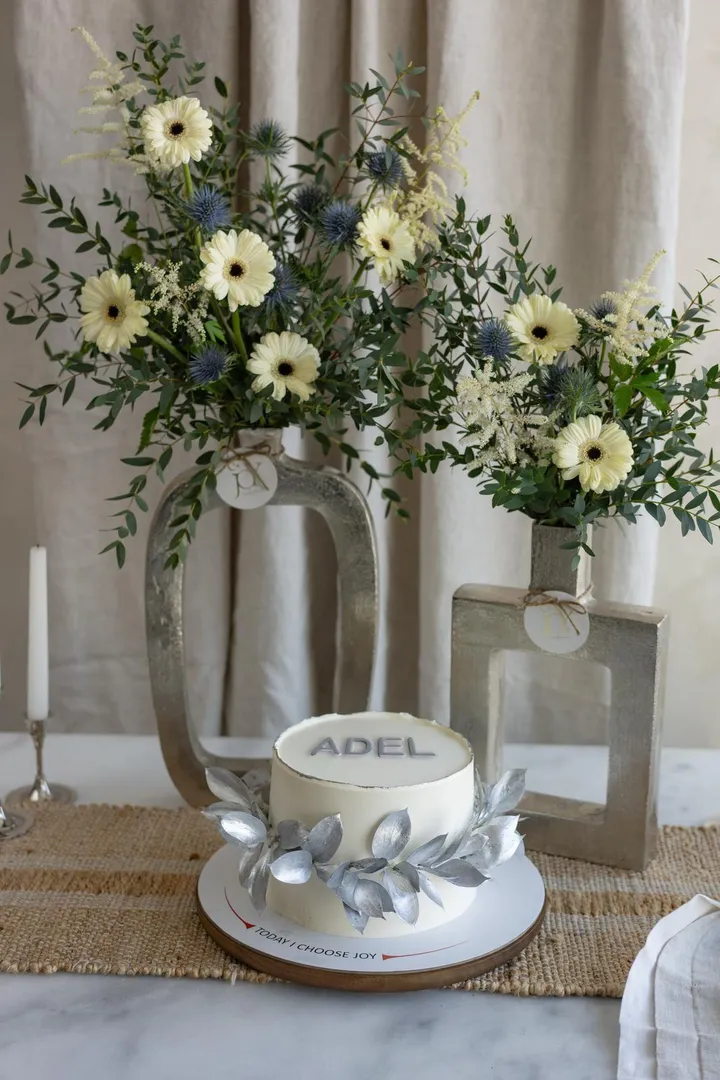 White Crown Cake - Hollow Silver vase