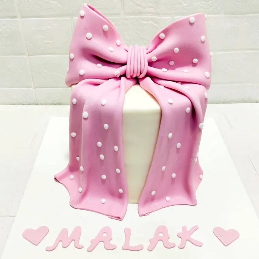 Bow cake