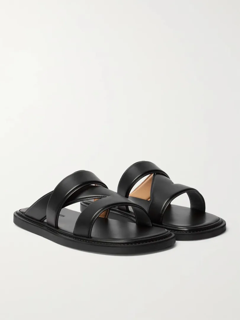 شبشب جلدي من Bottega Veneta