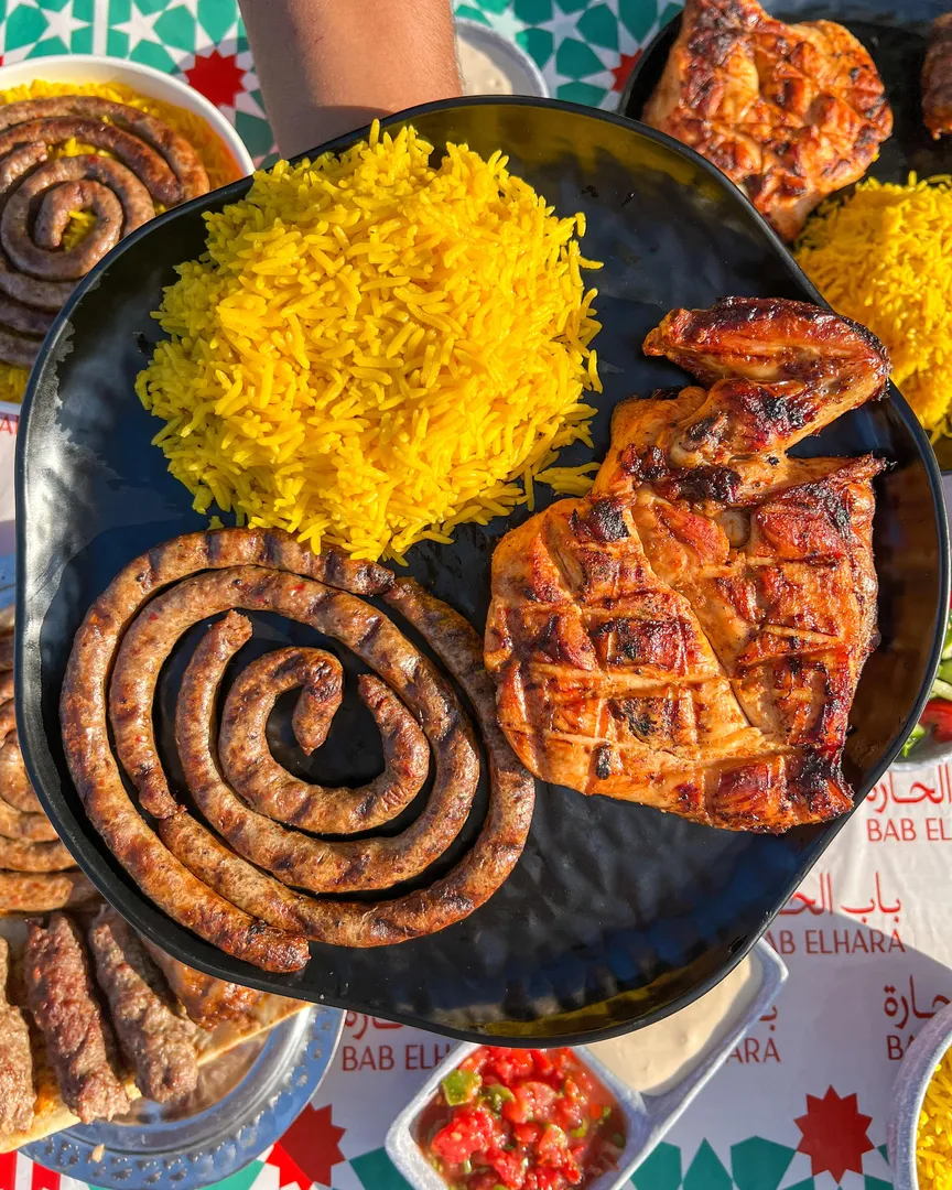 ربع دجاجه فحم و سجق