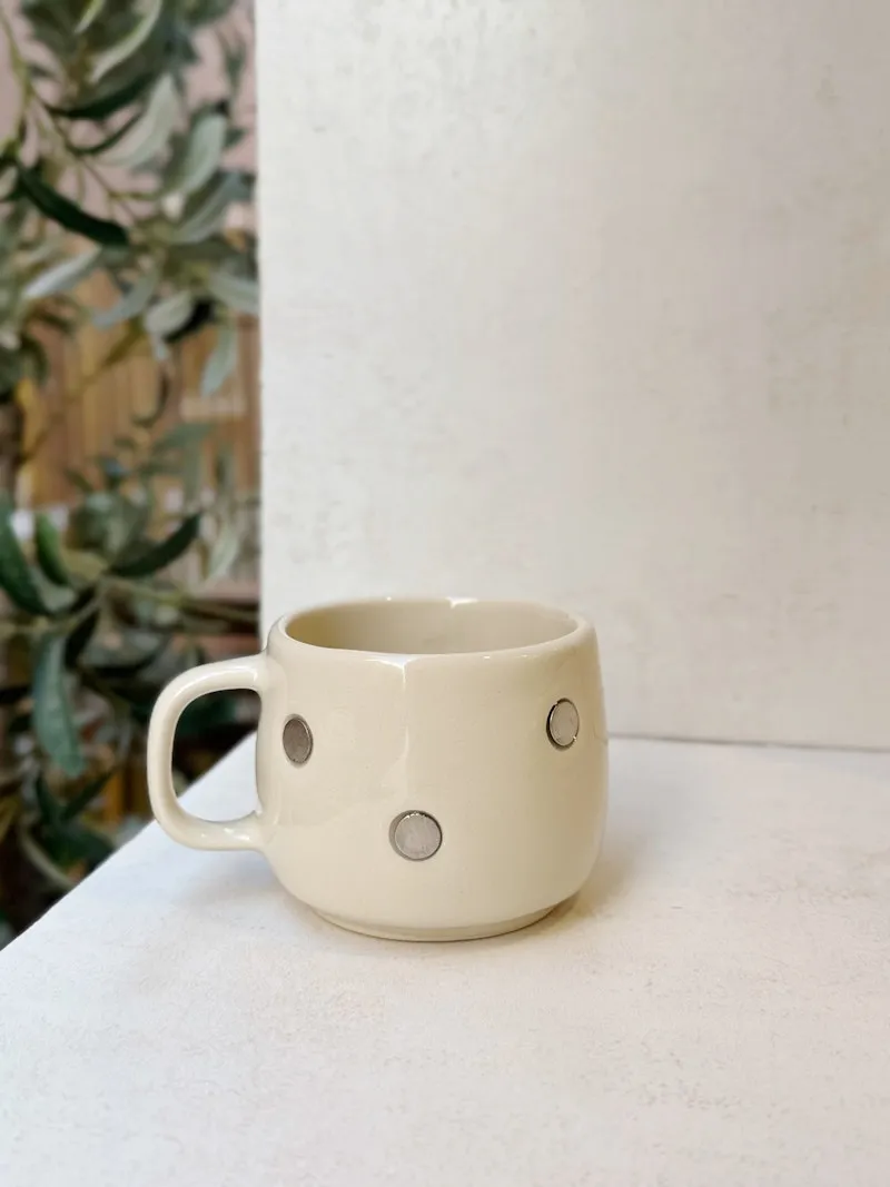 Magnetic Mug B