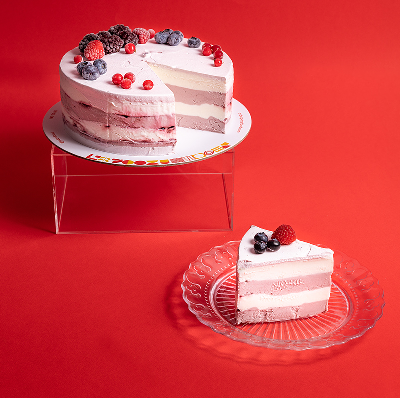 Frozen Yogurt Mixed Berries Cake